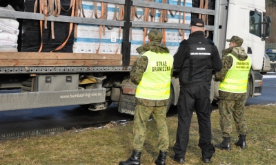 Naczepa wypełniona hiszpańskim winem bez akcyzy