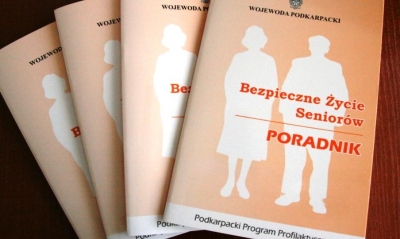 Poradnik „Bezpieczne Życie Seniorów” trafi do osób starszych